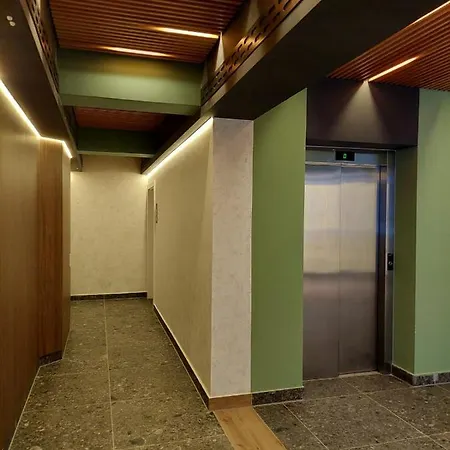 Apart Boutique 1 Coresi Central Апартаменти